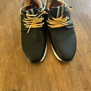 Stylish Black and Tan women’s shoe